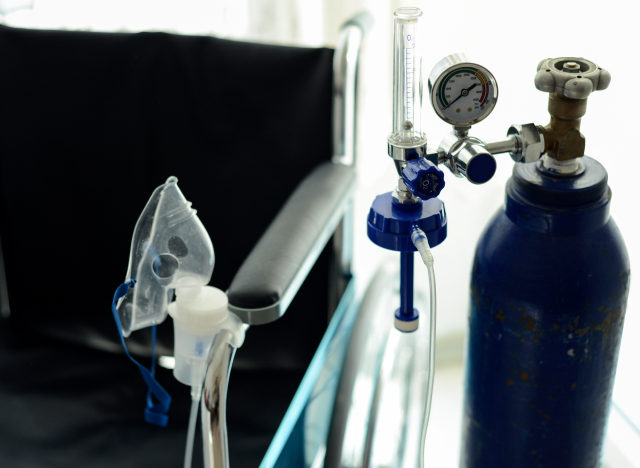 酸素ボンベ